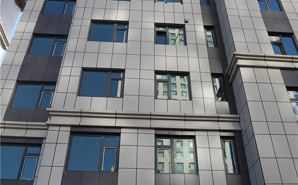 一體板外墻人工多少錢一平方米?